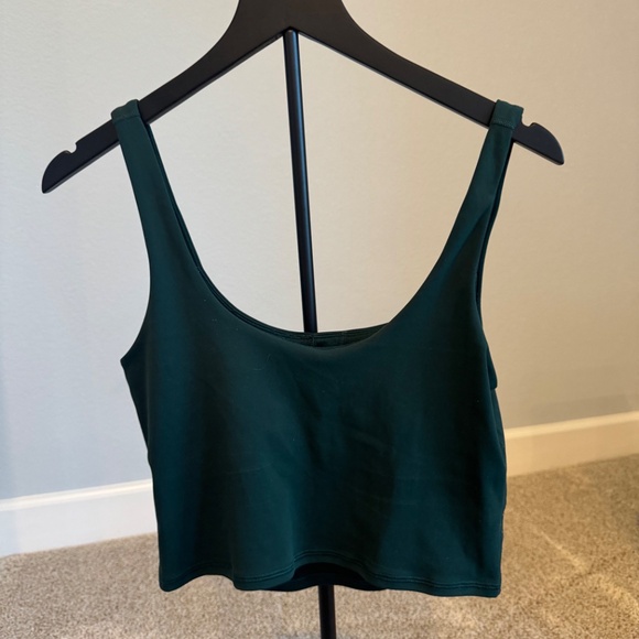 Vuori Daily Crop Color Grass in size medium - Picture 3 of 3